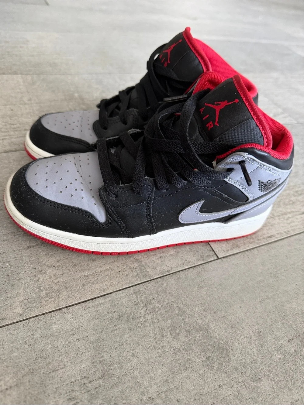 Nike Air Jordan 1 Mid Smoke Grey Gym Red GS Youth Size 4.5Y